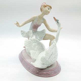 Graceful Dance 1006205 - Lladro Porcelain Figurine