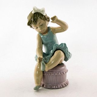 Little Ballet Girl 1005107 - Lladro Porcelain Figurine
