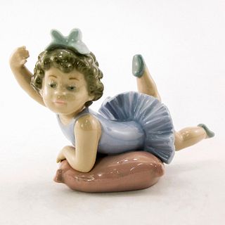 Little Ballet Girl 1005109 - Lladro Porcelain Figurine
