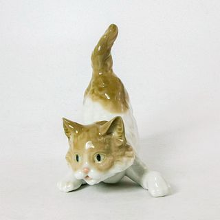Scare-Dy Cat 1005091 - Lladro Porcelain Figurine