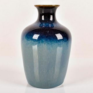 Small Vase with Iris 1001551 - Lladro Porcelain