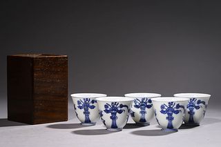 Qing Kangxi: A set of Five Blue and White Porcelain Cups