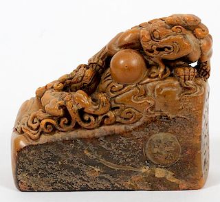CHINESE CARVED HARDSTONE SEAL