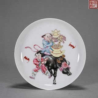 A famille rose figure porcelain plate