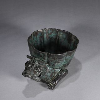 A beast shaped bronze cup