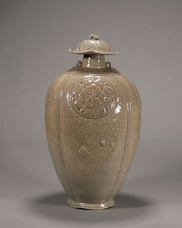 A Yaozhou kiln flower porcelain meiping