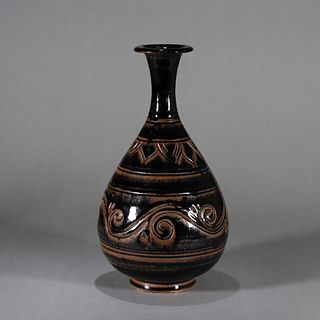 A flower carved Cizhou kiln black glazed porcelain yuhuchunping