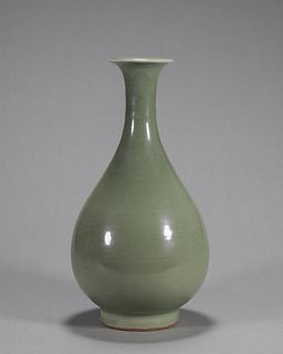 A Longquan kiln porcelain yuhuchunping