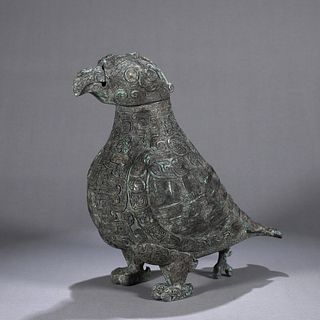 A bronze bird shaped zun