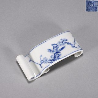 A blue and white magpie and plum blossom porcelain ink stand