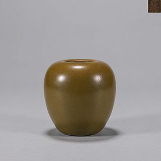 A tea dust  porcelain water pot