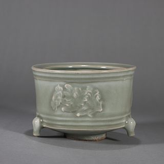 A three-legged Longquan kiln green glazed flower porcelain censer