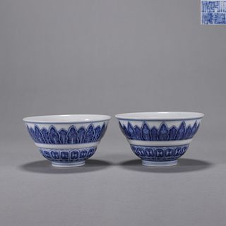 A pair of blue and white banana leaf porcelain cups