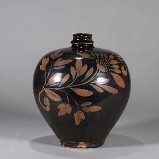 A Cizhou kiln black glazed flower porcelain vase