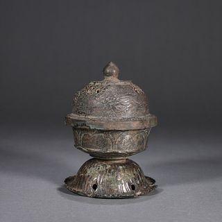 A figure patterned silver dagoba