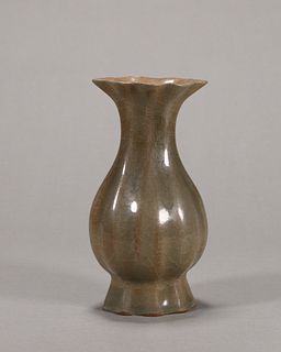 A Yue kiln porcelain vase
