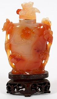 CHINESE AGATE SNUFF BOTTLE 19TH C.