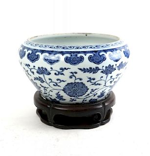 Chinese Export Bowl on Stand