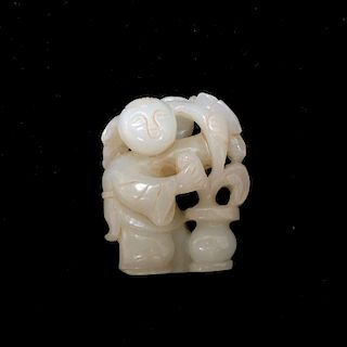 CHINESE ANTIQUE WHITE JADE CARVING