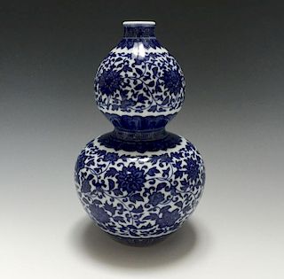 CHINESE ANTIQUE BLUE AND WHITE DOUBLE-GOURD VASE, MARK AND PERIOD OF QIANLONG