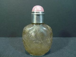 ANTIQUE CHINESE CARVED ROCK CRYSTAL SNUFF BOTTLE WITH PINK TOURMALINE STOPPER