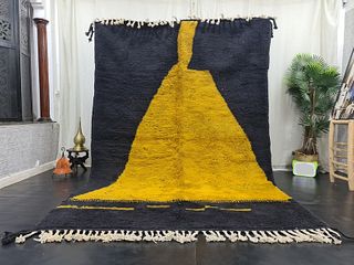 Stunning Black & Yellow Rug
