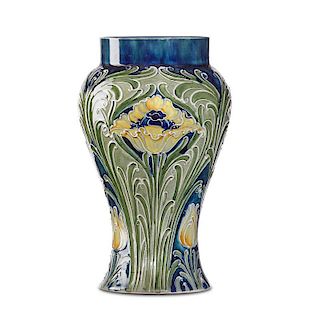 MOORCROFT; MacINTYRE Florian Ware vase