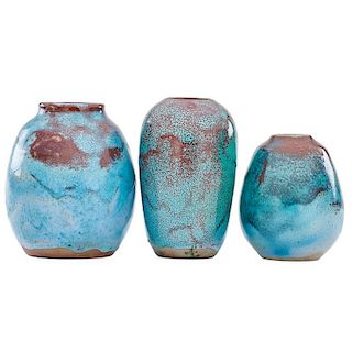 JUGTOWN Three Chinese blue vases