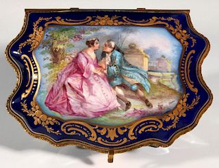 A SEVRES TYPE FRENCH PORCELAIN BOX