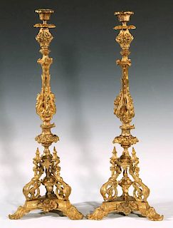A PAIR OF BAROQUE STYLE BRONZE ALTAR CANDLESTICKS