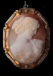 AN ANTIQUE CARVED SHELL CAMEO IN 10K BEZEL WITH PEARLS