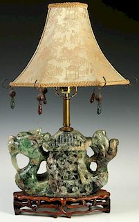 AN EARLY 20TH C. CHINESE CARVED QUARTZ TABLE LAMP