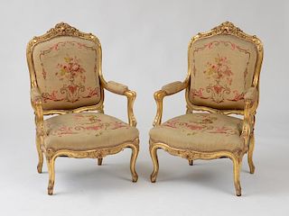 PAIR OF LOUIS XV STYLE GILTWOOD FAUTEUILS À LA REINE