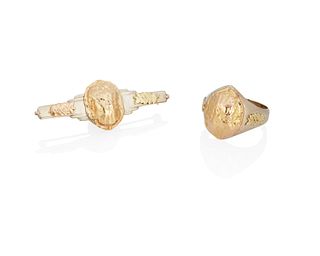 A set of gold walnut jewelry