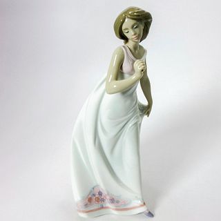 Afternoon Promenade 1007636 - Lladro Porcelain Figurine