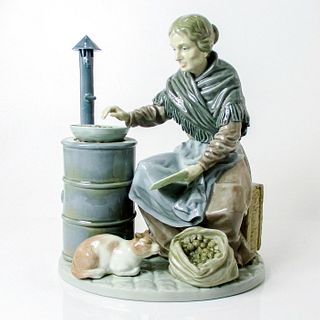 Chestnut Seller 1001373 - Lladro Porcelain Figurine