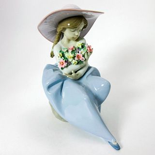 Fragrant Bouquet 1005862 - Lladro Porcelain Figurine