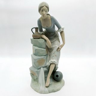 Girl from the Fountain - NAO by Lladro Figurine