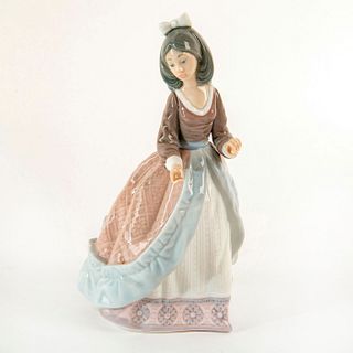 Jolie 1005210 - Lladro Porcelain Figurine