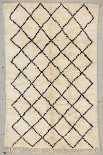 Vintage Moroccan Beni Ouraine Rug: 4'7" x 7'5" (140 x 225 cm)
