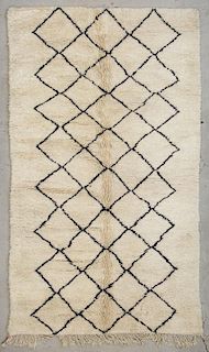 Vintage Moroccan Beni Ouraine Rug: 5'9" x 9'9" (175 x 297 cm)