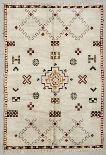 Vintage Moroccan Rug: 5'8" x 8'3" (172 x 253 cm)