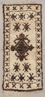 Vintage Moroccan Rug: 2'9" x 6'3" (84 x 190 cm)