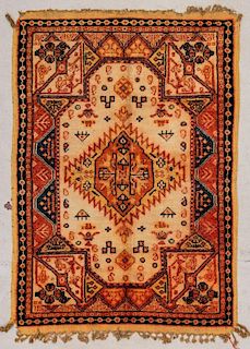 Vintage Moroccan Rug: 3'5" x 4'10" (105 x 147 cm)
