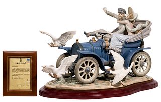 Lladro #1375 'Car in Trouble' Figurine