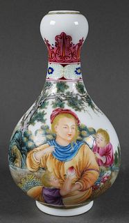 Fine Chinese Porcelain Pictorial Vase