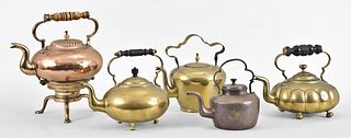 A lot of five 19th century brass and copper kettles