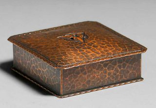 Â Roycroft Hammered Copper Trifoil Box c1920s