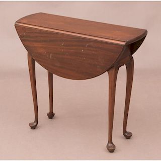A Queen Anne Style Mahogany Drop Leaf Side Table, 20th Century.