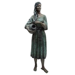 MARTÍN GONZÁLEZ Mujer con vasija Elaborada en bronce con pátina verde y café Firmada Detalles de conservación  150 cm de a...